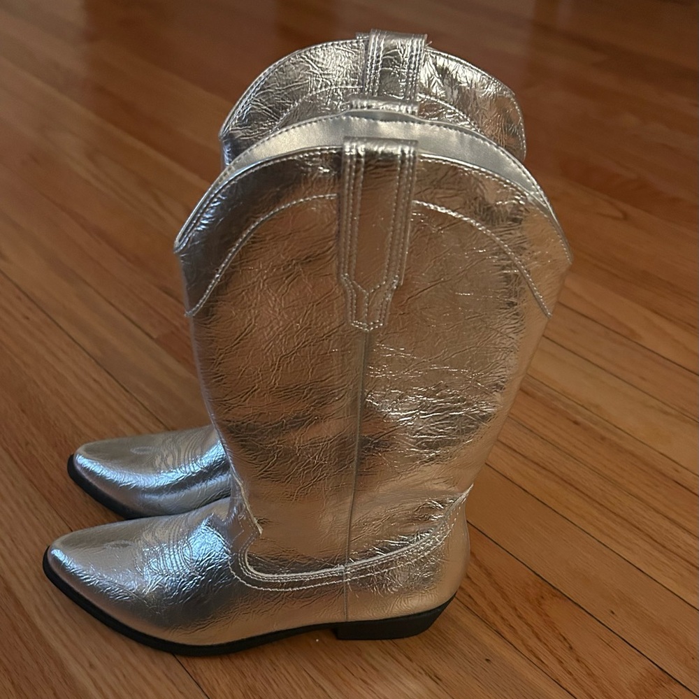 Arizona Jean Company Silver Metallic Cowboy Boots (Memory Form)